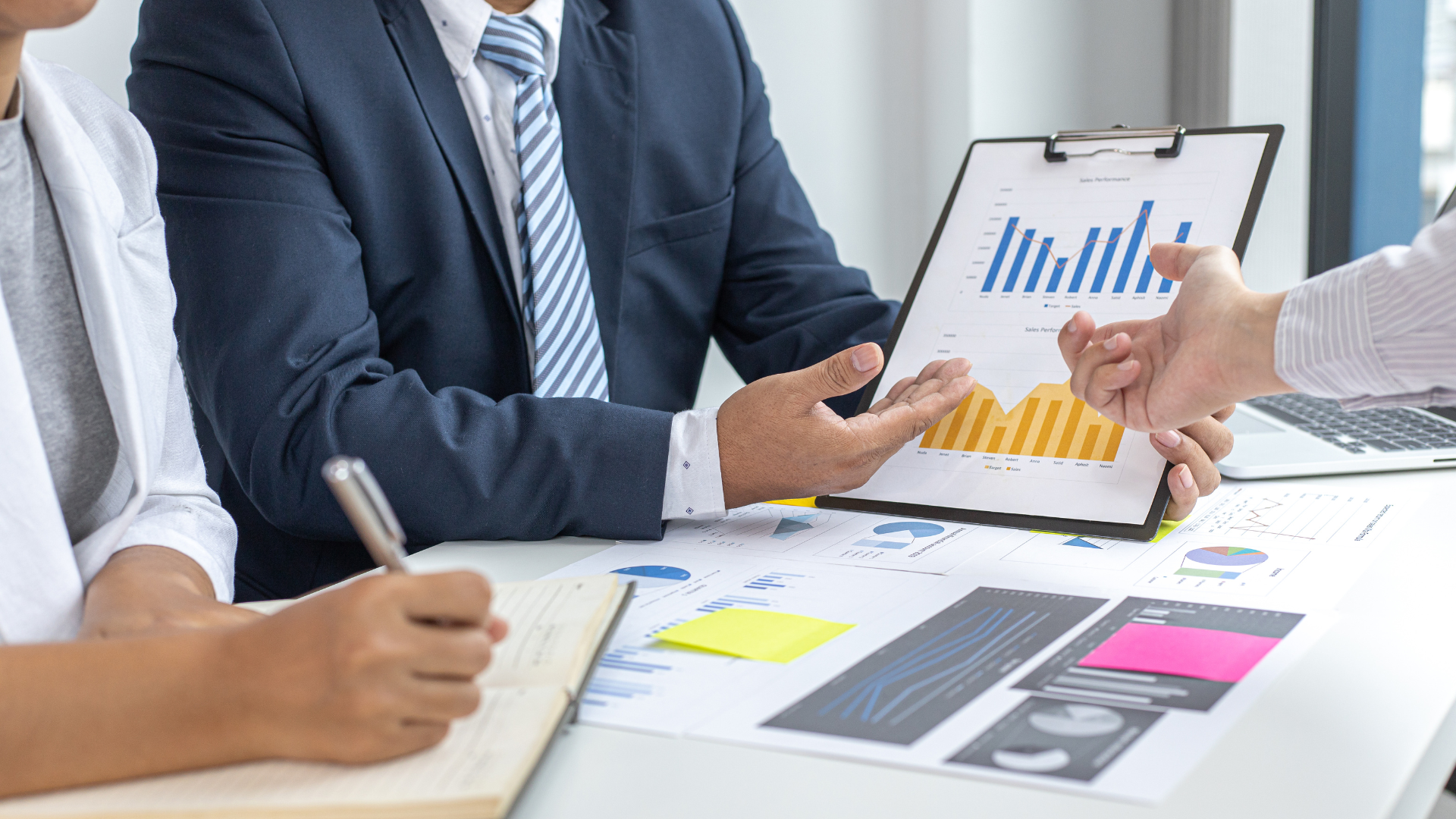 Como Reduzir o Custo do Endividamento e Alongar Dívidas em um Cenário de Juros Altos e Crédito Restrito